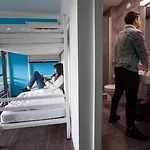 Nyon Hostel *