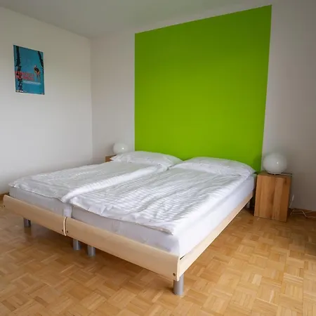 Nyon Hostel *