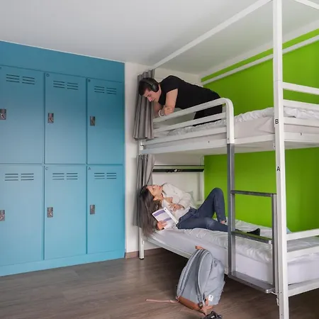 Nyon Hostel Хостел