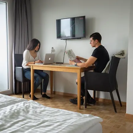 Nyon Hostel Ньон