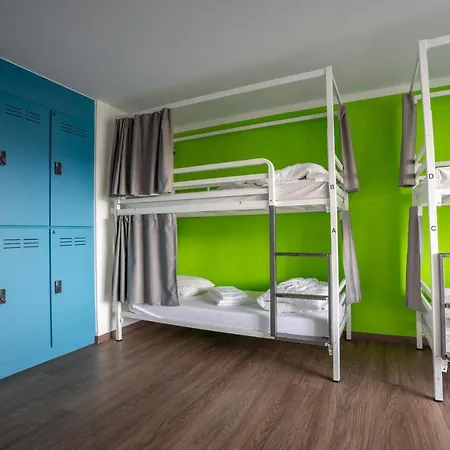 Nyon Hostel Ньон