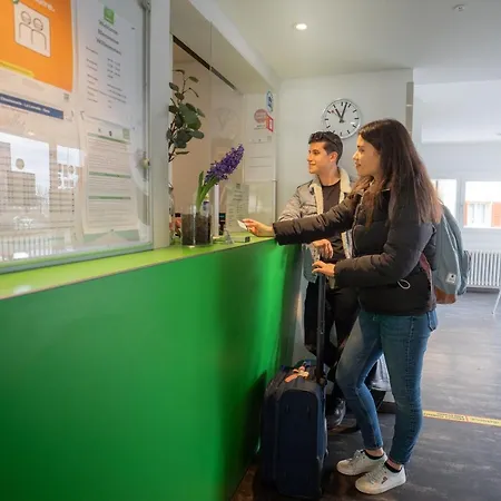 Nyon Hostel *