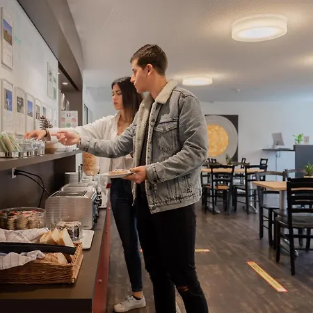 Nyon Hostel Ньон