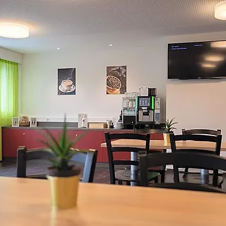 Nyon Hostel