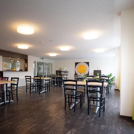 Nyon Hostel