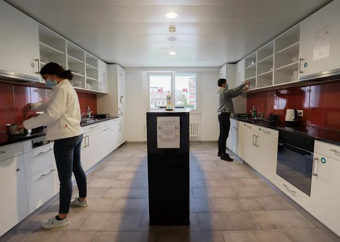 ニヨン ホステル * ニヨン