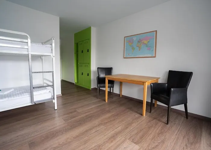 Nyon Hostel Hostel *