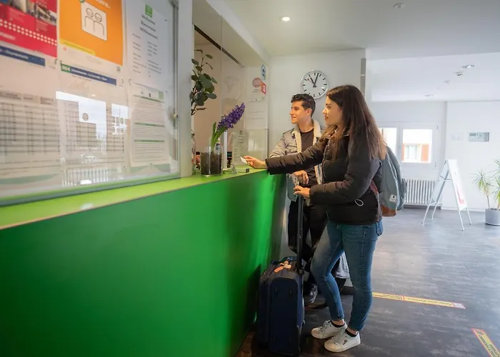 ニヨン ホステル *