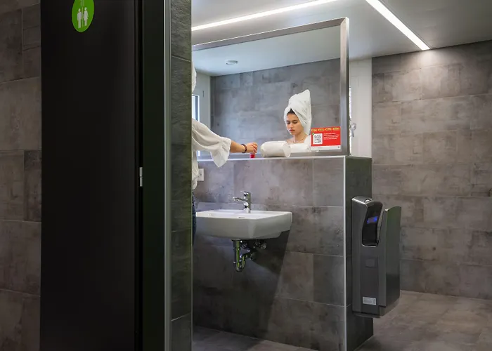 ニヨン ホステル * ニヨン