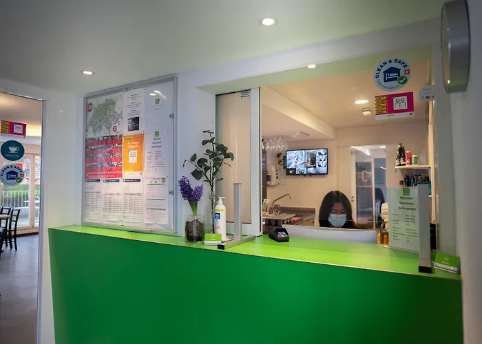 Vandrerhjem Nyon Hostel *