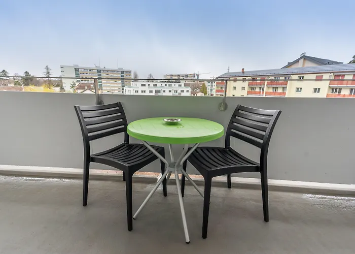 Vandrerhjem Nyon Hostel *